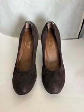 Donald J. Pliner Dark Brown Suede Round-Toe Heels 8